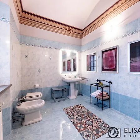 Opera In Rosso Apartment