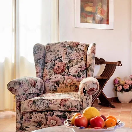 Opera In Rosso Apartment