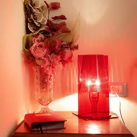 Opera In Rosso Daire *